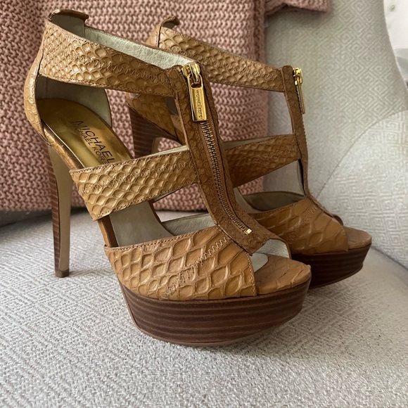 Michael Kors Tan Textured Platform Heels - Picture 1 of 1